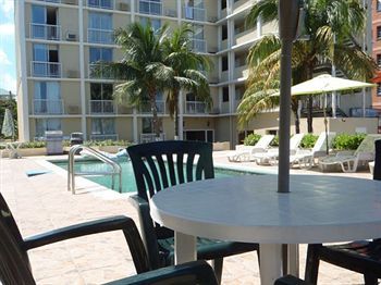 Holiday Inn Express & Suites Nassau Exteriör bild